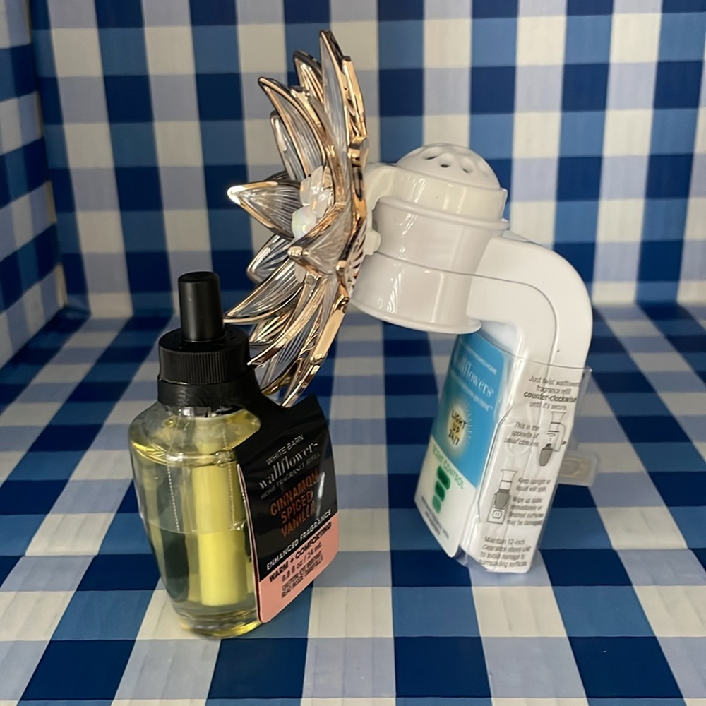Bath & Body Works Wallflower Open Locus Nightlight Wallflower Plug & Refill - Picture 3 of 6